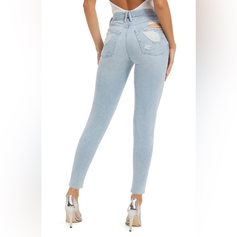 GOOD AMERICAN NWT GOOD LEG CROP
Women's Light Blue Distressed Jeans - Picture 3 of 9